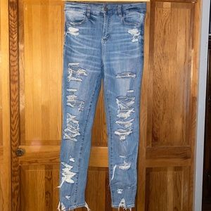 American Eagle Hi-Rise Curvy Ripped Jean